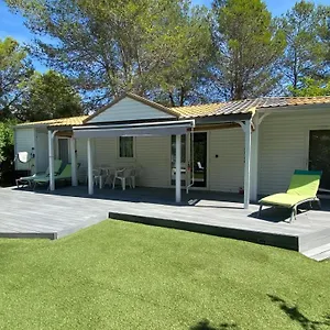bungalow-de-luxe-de-60m2-dans-camping-5-etoiles.fr-provencehotel.com/
